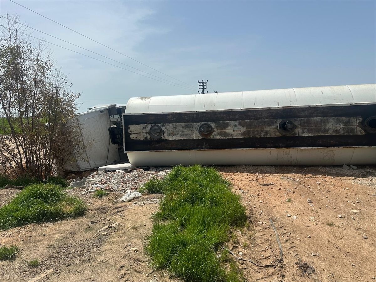 Mardin'de devrilen tankerin sürücüsü yaralandı