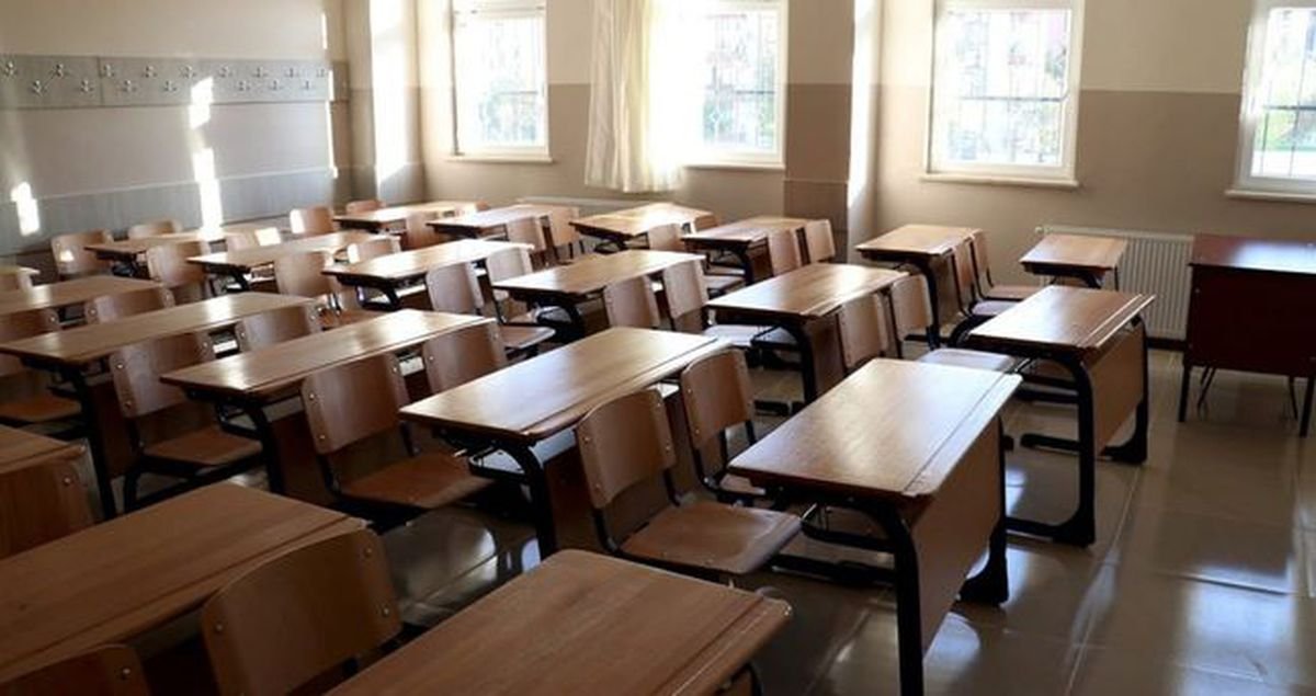 Yarın okullar tatil mi? 15 Nisan Perşembe okul yok mu?