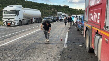 Adıyaman’da iki otomobilin çarpıştığı kazada 3 kişi öldü, 5 kişi yaralandı