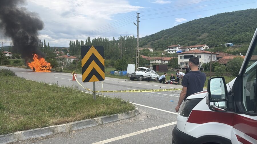Amasya’da iki otomobilin çarpıştığı kazada 2 kişi öldü, 2 kişi yaralandı