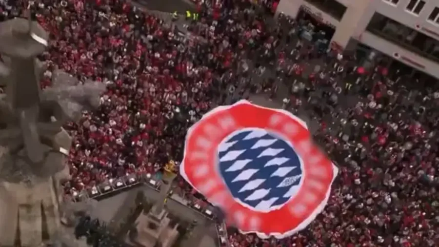Bayern Münihli Taraftarlarına Küfürlü Pankart Taşıttılar!