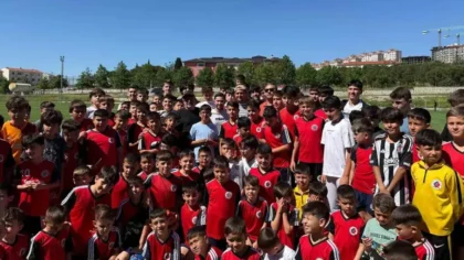 Cengiz Ünder Sındırgı’da Genç Sporcularla Buluştu