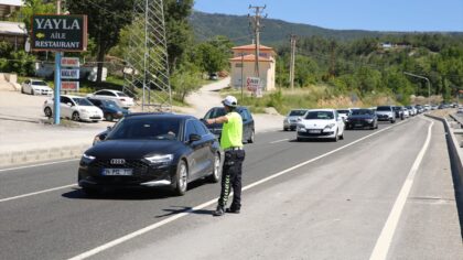 Denizli’de yollarda tatil dönüşü hareketliliği sürüyor