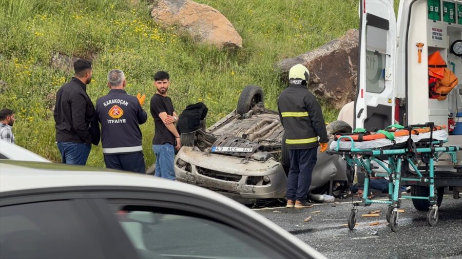 Elazığ’da devrilen otomobildeki 1 kişi öldü, 3 kişi yaralandı