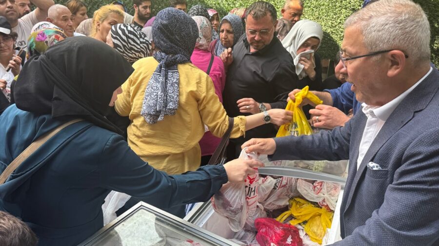 Eyüpsultan’da muhtarlık koordinesinde ihtiyaç sahibi ailelere kurban eti dağıtıldı