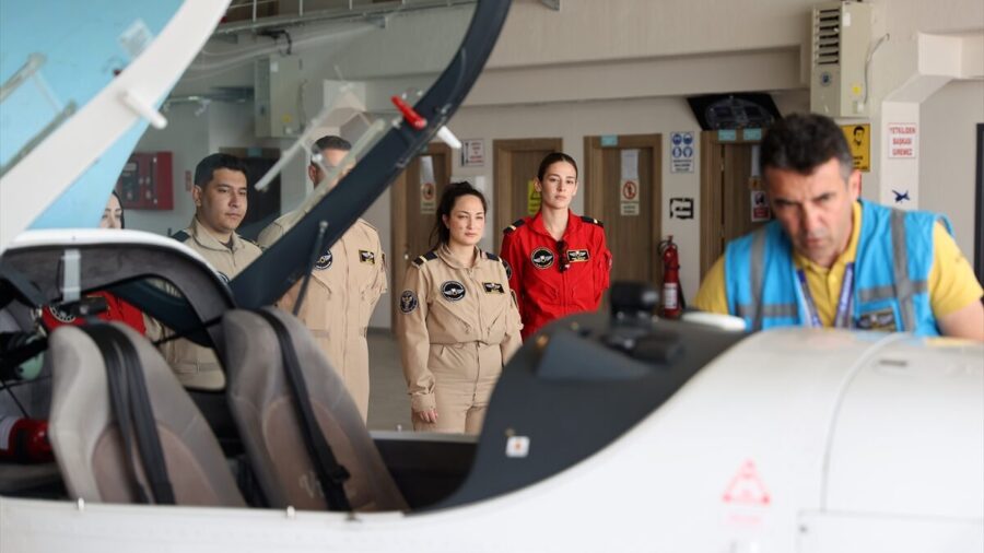 Geleceğin kadın pilotları kritik uçuşlara hazır yetiştiriliyor