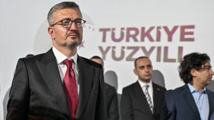 İletişim Başkanı Duran, “Fatih Sultan Mehmet ve İstanbul’un Fethi” temalı deneyim çadırını gezdi: