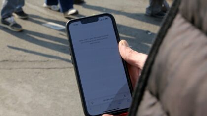 İran yargısı Cumhurbaşkanını dinlemedi, interneti açmadı