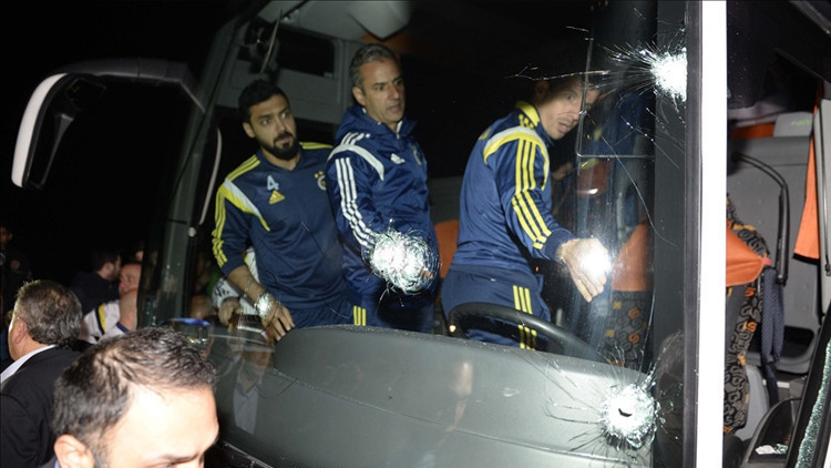 Bakan Gürlek “Fenerbahçe kafilesine saldırı yeniden incelenecek” dedi, Ali Koç teşekkür etti