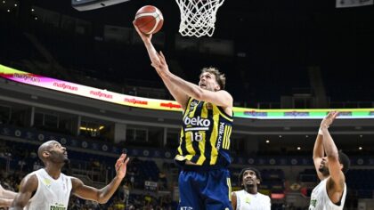 Basketbolda play-offlar: Fenerbahçe ve Efes ilk maçları kazandı