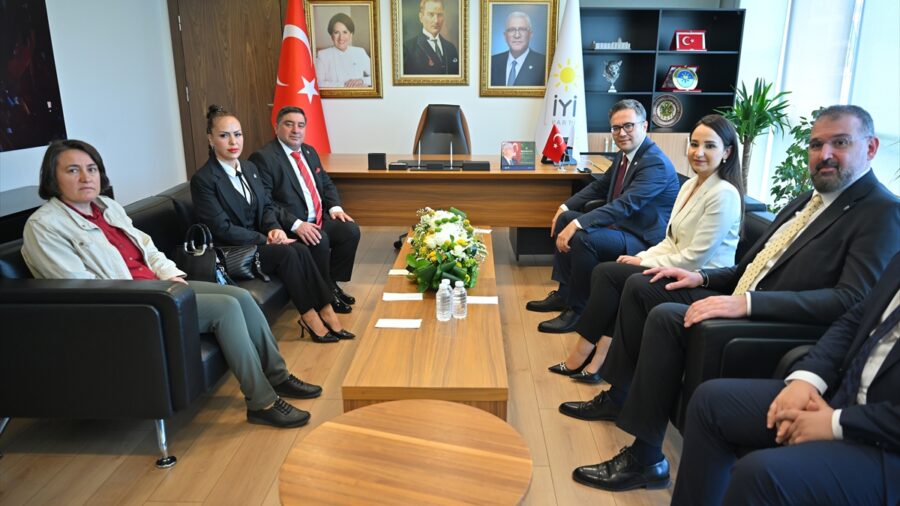 İYİ Parti Genel Merkezi’nde siyasi partiler arası bayramlaşma