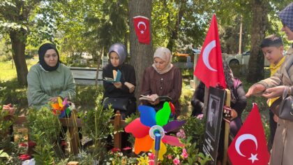 Kahramanmaraş’taki okul saldırısında ölen çocukların aileleri, 11 yaşındaki Yeşil’in Osmaniye’deki kabrini ziyaret etti