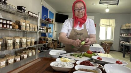 Kaz Dağları’nın eteklerinde kooperatif kuran kadınlar emeklerini gelire dönüştürüyor