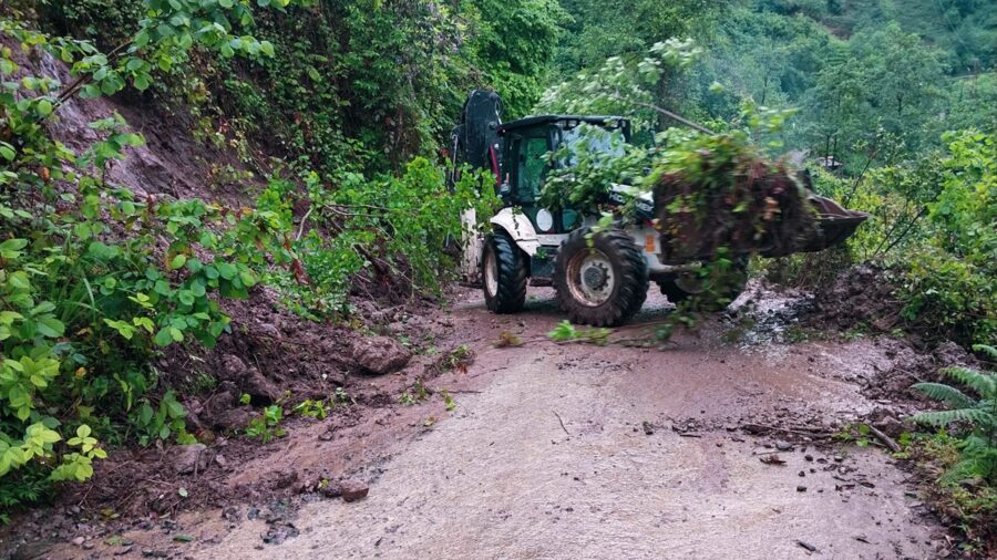 Rize’de sağanak toprak kaymasına yol açtı