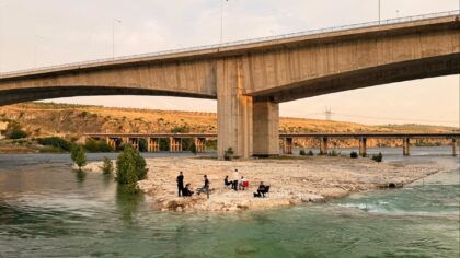 Şanlıurfa’da Fırat Nehri’nde mahsur kalan 8 kişi kurtarıldı