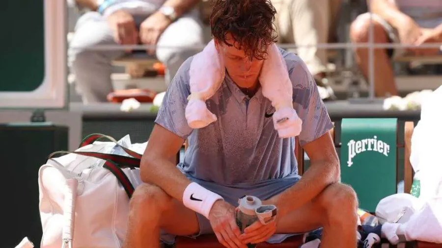 Jannik Sinner sıcağa dayanamadı, Roland Garros’u bıraktı