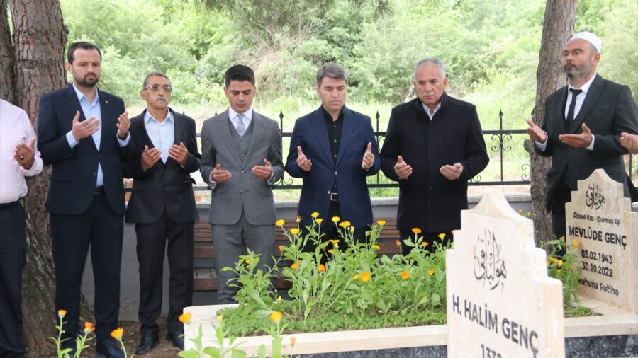 Solingen faciasında hayatını kaybedenler, Amasya’daki kabirleri başında anıldı