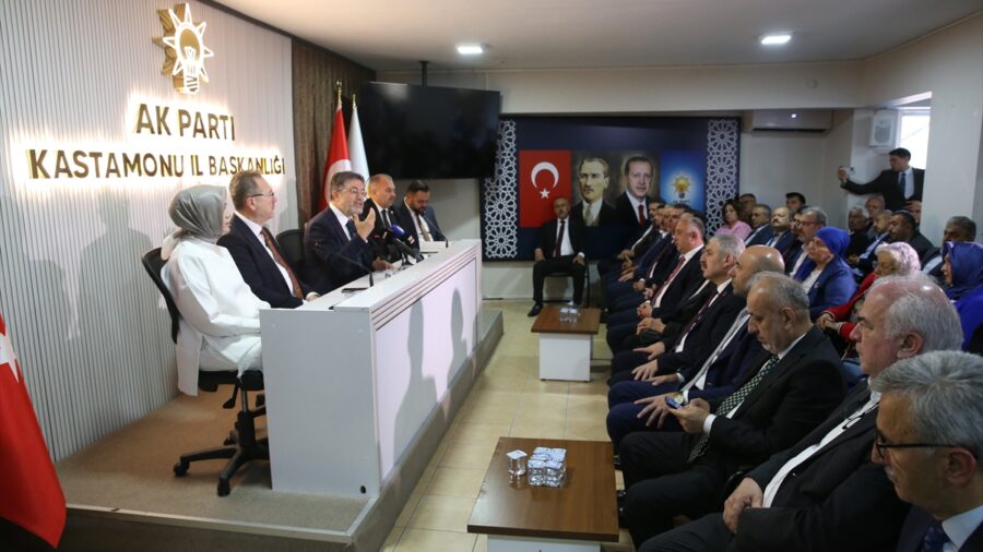 Tarım ve Orman Bakanı Yumaklı, AK Parti Kastamonu İl Başkanlığında konuştu