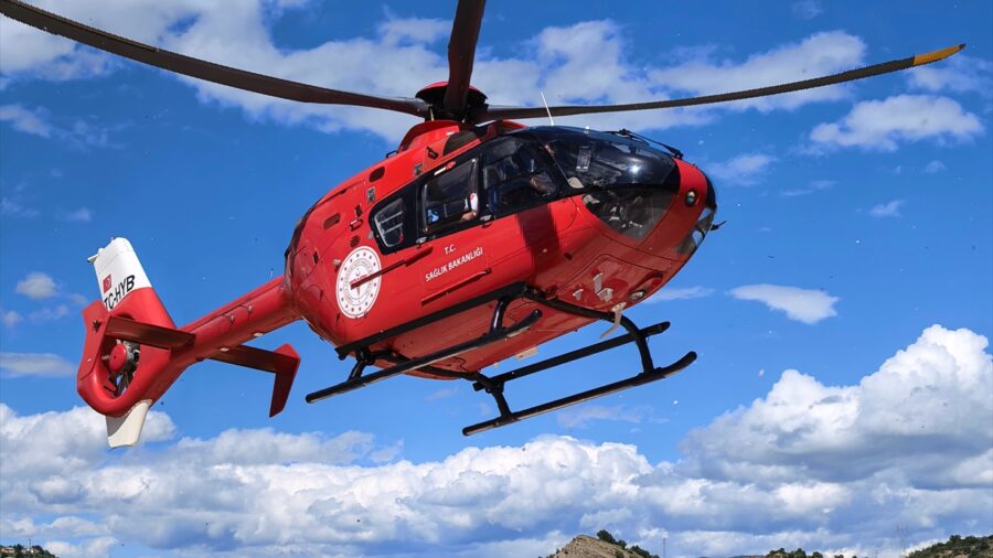 Tunceli’de ayı saldırısında yaralanan kişi ambulans helikopterle hastaneye ulaştırıldı