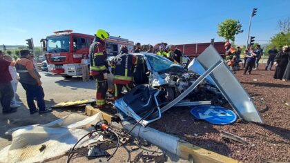 Balıkesir’de kamyonetle otomobilin çarpıştığı kazada 5 kişi yaralandı