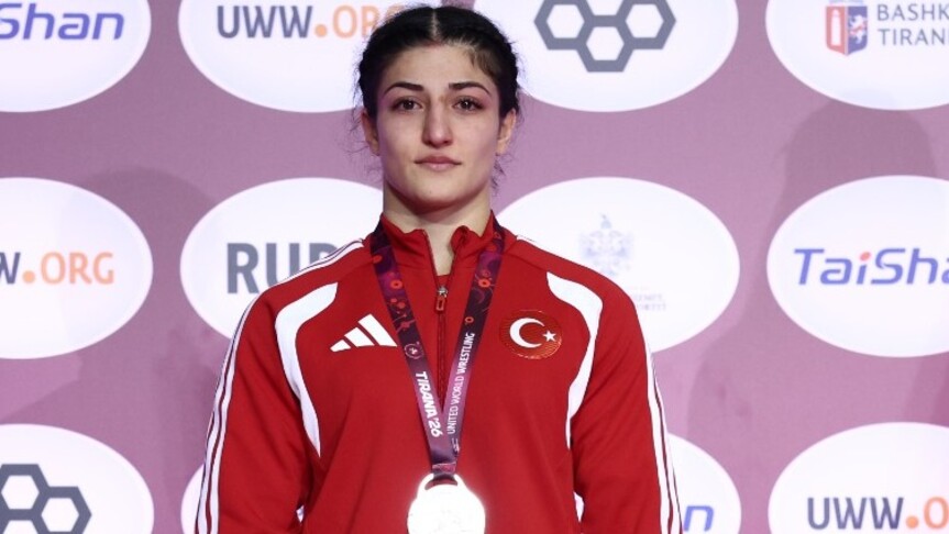 Elvira Süleyman Kamaloğlu güreşte bronz madalya kazandı