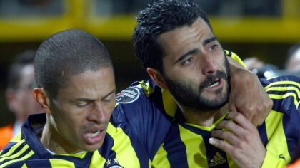 Fenerbahçe’nin eski yıldızı 45 yaşında bir imza daha attı