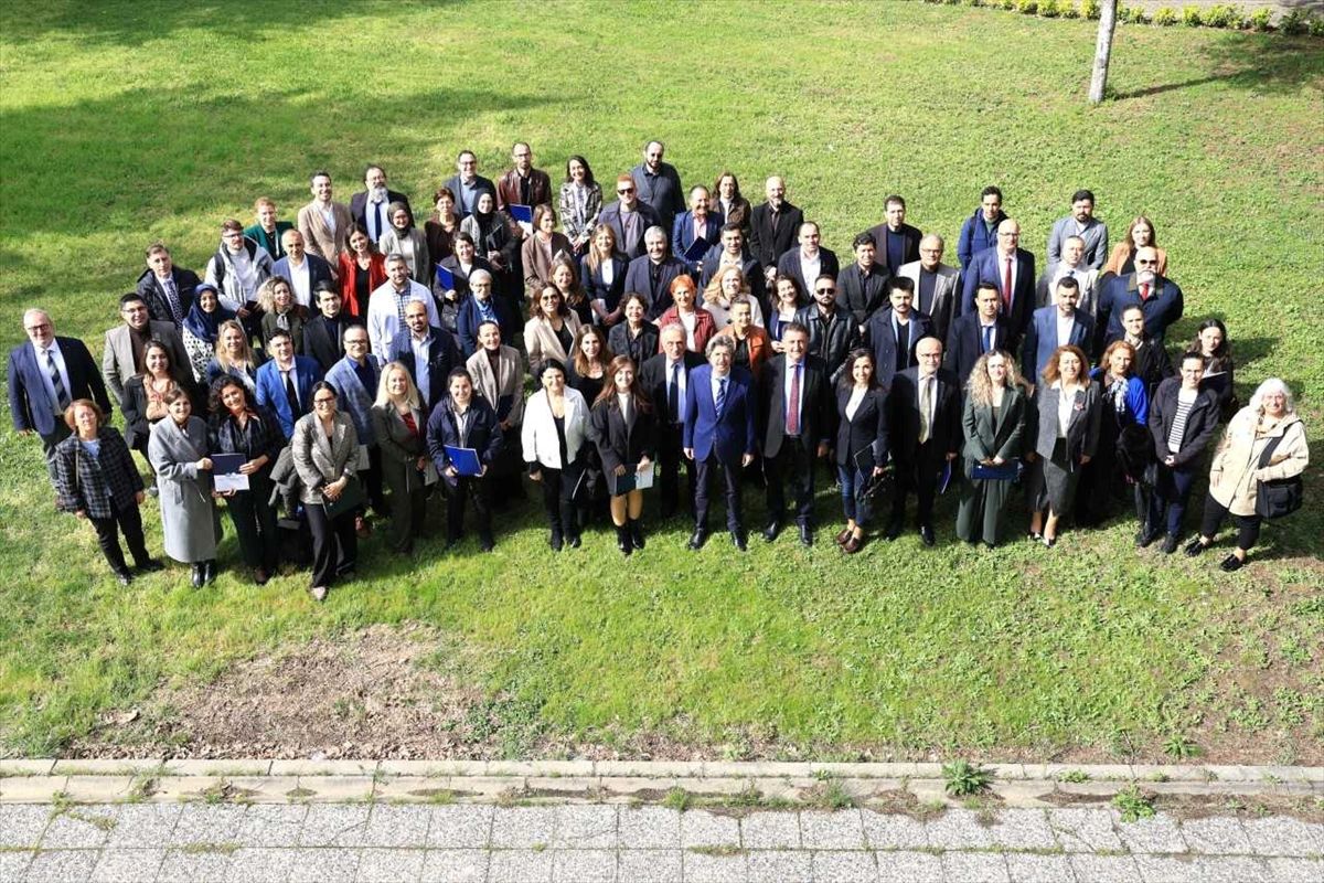 BUÜ Rektörü Yılmaz, başarılı akademisyenlerle bir araya geldi