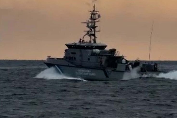Ege'de hareketli anlar: Türk Sahil Güvenliği kovaladı, Yunan botu kaçtı