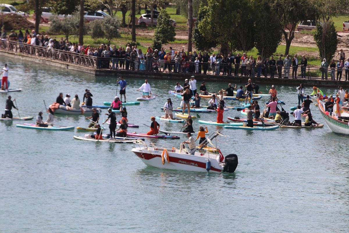 Adana'da Uluslararası Portakal Çiçeği Karnavalı kapsamında su korteji yapıldı