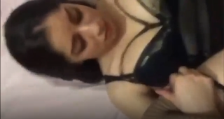 Hatun Garip Bir Şekilde İnliyor Adam En Sonunda Kızımızın Güzel Yüzüne Boşalıyor – İzle | Türk İfşa Life