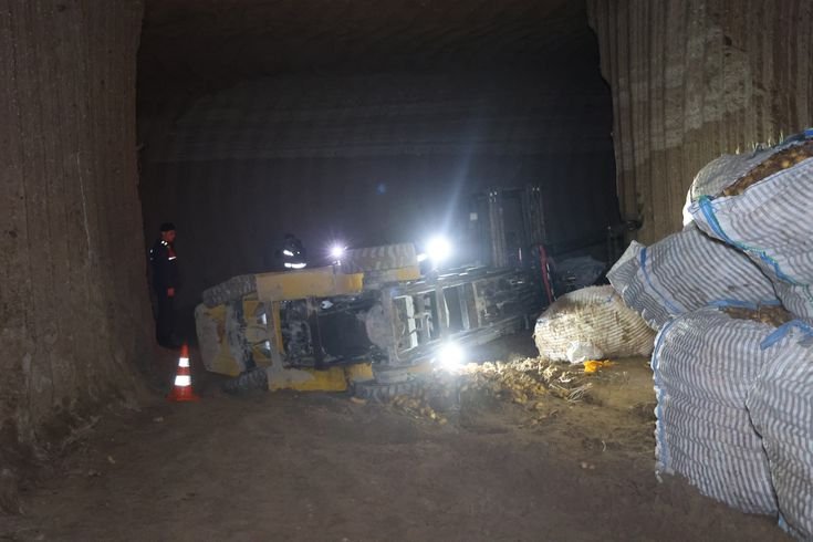 Nevşehir'de devrilen iş makinesinin altında kalan işçi öldü