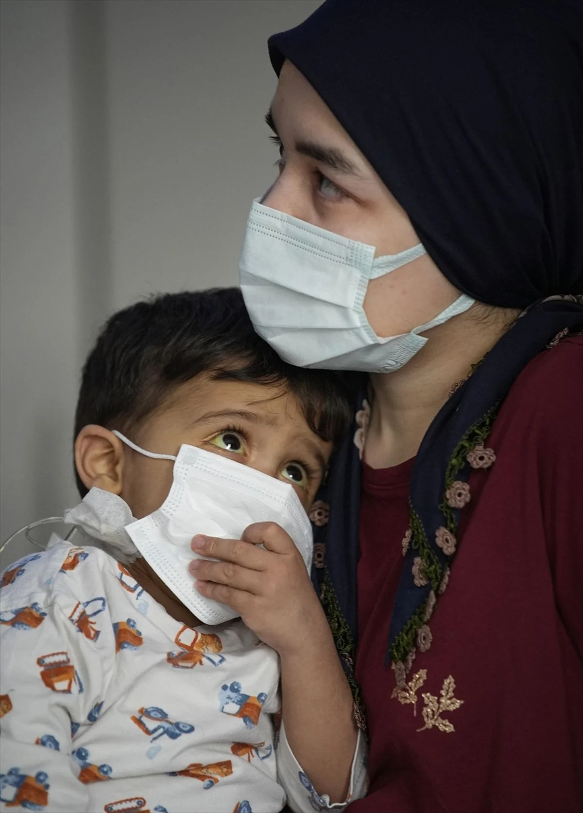 Fedakar anne karaciğeriyle bebeğini yeniden hayata bağladı