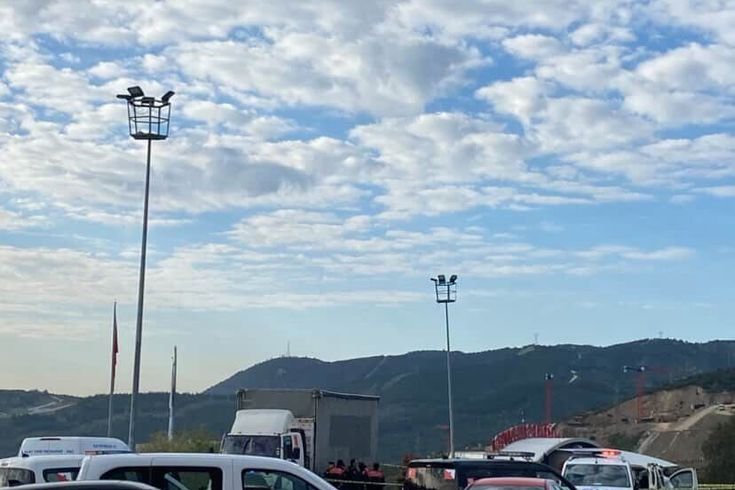 İzmir'de araçta kadını silahla öldüren şüpheli intihar girişiminde bulundu