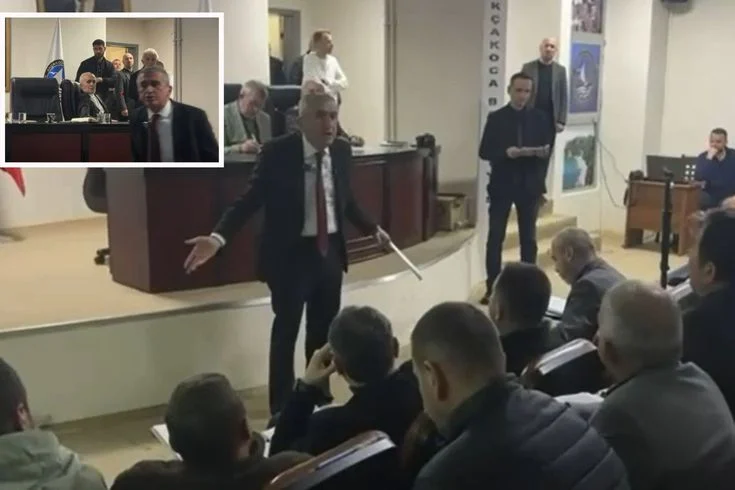 Düzce’de belediye meclisinde gerginlik: CHP'li başkan gazetecilerin üzerine yürüdü