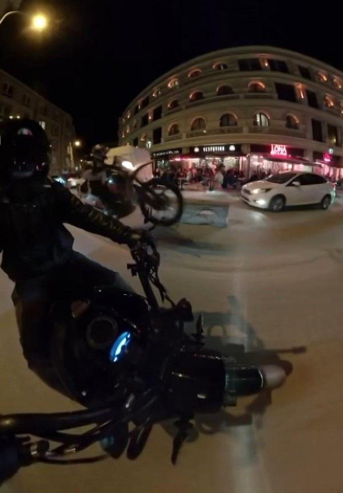 Motosikletin önünü kaldırarak yaptığı paylaşım 49 bin TL'ye mal oldu