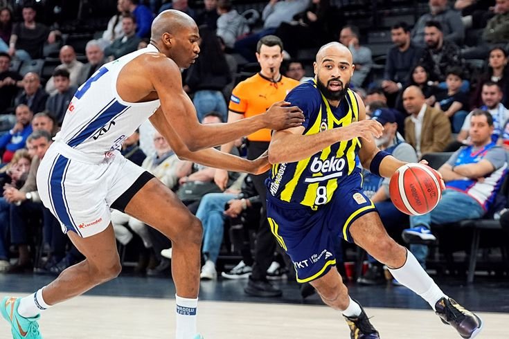 Fenerbahçe Beko, derbide Anadolu Efes'i farklı geçti