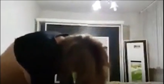 Video açıklması olarak "komşu karısına çakıyor" isimli ve açıklamalı Türk amatör seks videosu. – İzle | Türk İfşa Life