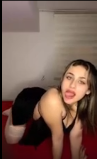 ”yok mu benim götümü görmek isteyen?” diye kendinden geçen ve ağzına spermlerin dolmasını bekleyen seksi Türk kızı, non nude azdırma becerileri ve mini elbisesiyle aletlere kan pompalatıyor. En iyi skili sakso olduğu belli olan hatunu izliyoruz… – İzle | Türk İfşa Life