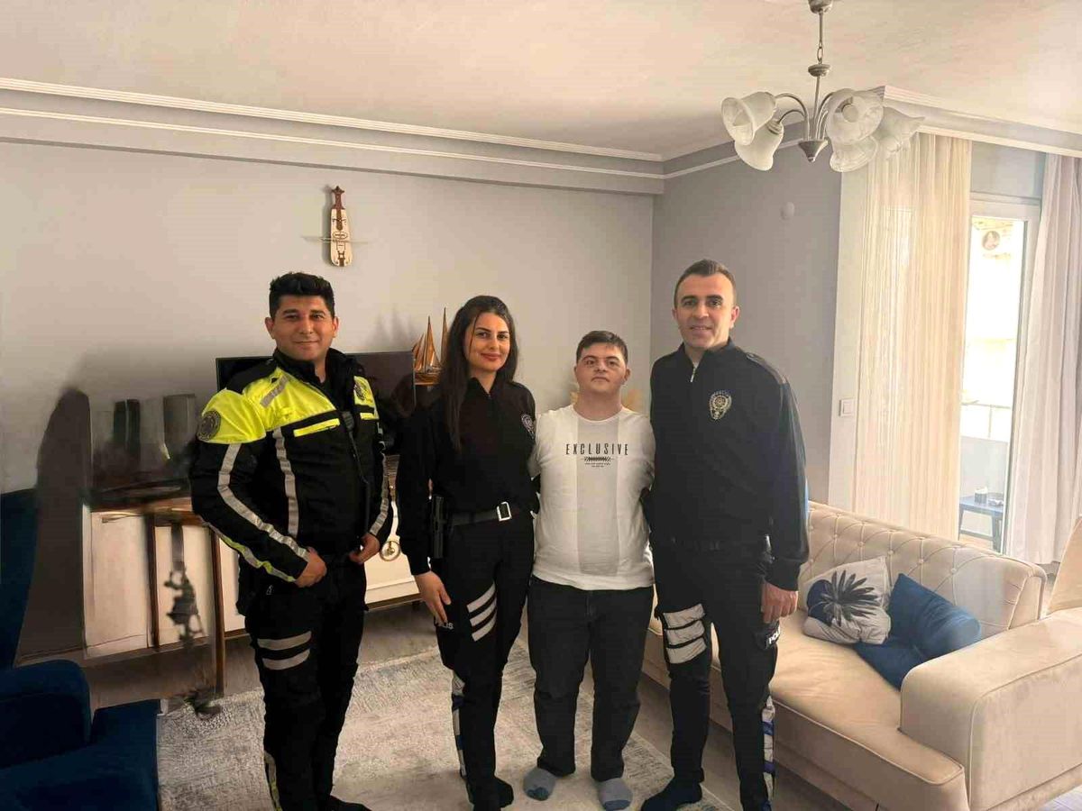 Down sendromlu Melik'e polis ekiplerinden doğum günü sürprizi