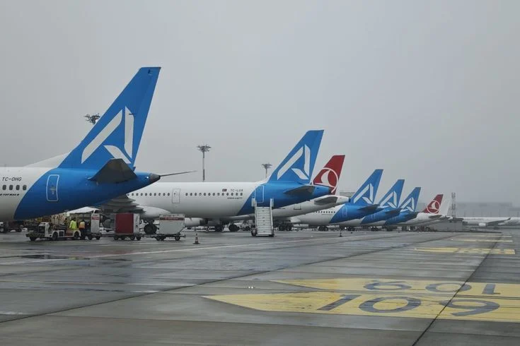 İstanbul'da hava ulaşımına yağmur engeli, onlarca uçak kalkamadı
