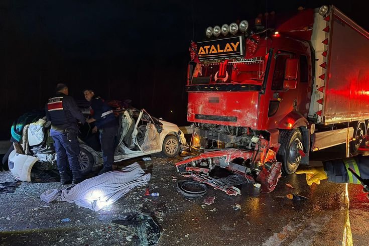 Isparta-Antalya karayolunda feci kaza: 1 ölü, 5 yaralı