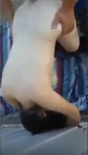 İnsaatcılar sırayla liseli kızı sikiyor Sonra Banyoda Sakso Yaptırıyorlar İçine Boşalan Çıkıyor – İzle | turkzzersifsa