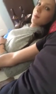 Zayıf kız canlı yayında sikilirken aynı zamanda yüzü görünecek diye korku sarmış – İzle | TurkIfsaLife