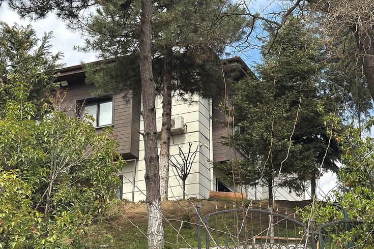 Yolda oluşan çatlaklar nedeniyle valilik konutu geçici olarak boşaltılıyor