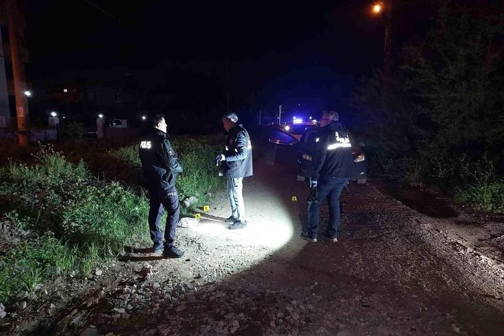 Telefon alışverişinden kalan 24 bin TL alacaklarını almaya giden kardeşler mermilerin hedefi oldu