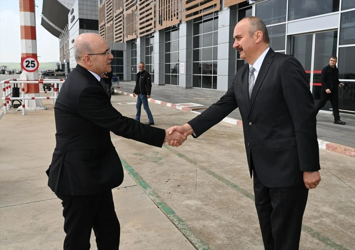 Hazine ve Maliye Bakanı Mehmet Şimşek Batman'da ziyaretlerde bulundu